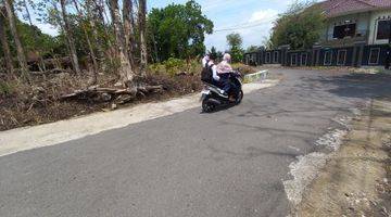 Gambar 3  Tanah Jogja Dekat Kandang Ingkung Resto Balecatur