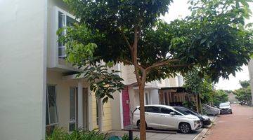 Gambar 2 Rumah Hoek 2 lantai dekat club house di Gading Serpong