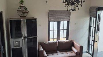 ruang tamu dijual rumah mewah 2 lantai