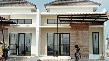 tampak depan rumah modern dekat tol klbm