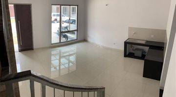 Gambar 1 Rumah 3 Lantai Unfurnished Murah 