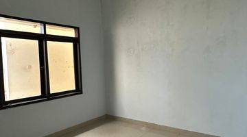 Gambar 5 Rumah 2 Lantai Bagus Unfurnished SHM di Singgasana Pradana 