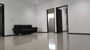 Gambar 5 Rumah 2 Lantai Bagus Unfurnished SHM di Singgasana Pradana