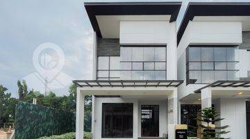 Gambar 1 Rumah 2 Lantai Jendela Besar Dan Ceiling Tinggi Dengan Smart Door