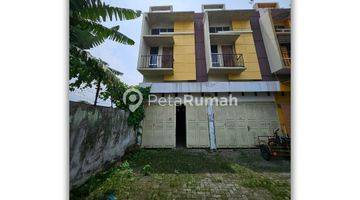 Gambar 4 Komplek Denali Townhouse Dalam Komplek 