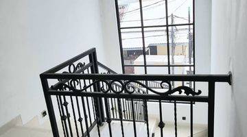 Gambar 2 Lepas Cepat Rumah 2 Lantai Classic Modern Taman Aries