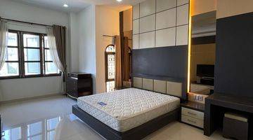 Gambar 3 rumah 3 lantai furnished disewakan jalan mustang medan polonia