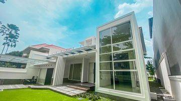 Gambar 2 For Sale  Rumah Graha FAMILY blok F2 with swimming pool and view Golf