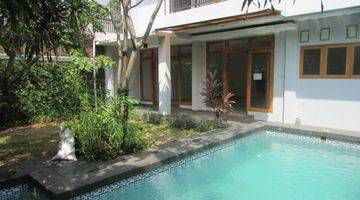 Gambar 3 A 2 Storey, 4 Bedroom, Stand Alone House Located In Kemang, Jakarta With 4 Bathrooms, A Pool And A Yard.