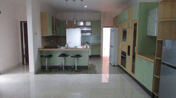 Gambar 4 A 1 storey, 4 bedroom, stand alone house located in Cilandak, Jakarta with 4 bathrooms, a pool and a yard