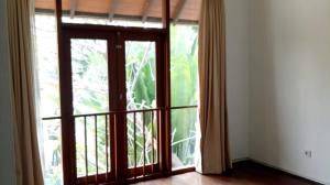 Gambar 3 A 2 storey, 5 bedroom, compound house located in Cilandak, Jakarta with 4+1 bathrooms, a pool and a yard.