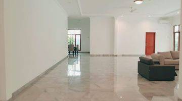 Gambar 1 A 1 storey 5 br 4 bt with pool and yard in Kemang Jakarta Selatan