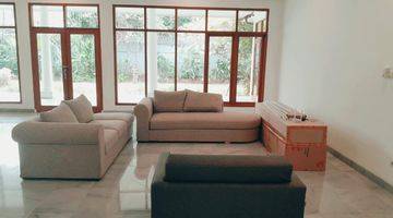 Gambar 5 A 1 storey 5 br 4 bt with pool and yard in Kemang Jakarta Selatan