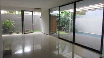 Gambar 3 A 2 storey, 4 bedroom, stand alone house located in Pondok Indah, Jakarta with 4 bathrooms, a pool and a yard.