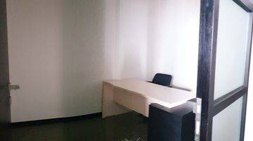 Gambar 4 Unit Kantor Kondisi Semi Furnished di Menara Dea