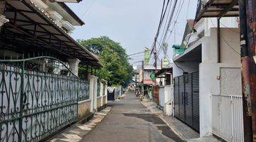 Gambar 1 Di  Rumah lama hitung tanah Jl Cibulan Petogan dekat Pasar Santa dan Cikajang (pusat kuliner), Kebayoran Baru, Jakarta Selatan