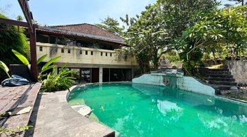 Gambar 1 Villa 5 BR Hanya 10 Menit Dari Batu Bolong Canggu Bali