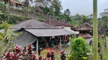 Gambar 2 Rumah klasik dg pemandangan danau Beratan