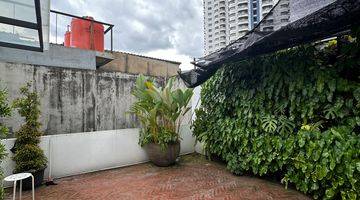 Gambar 1 Rumah Mewah di Bendungan Hilir 2 Lantai Rooftop Akses Mudah