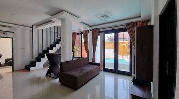 Gambar 1 Villa 3 Lantai di Jl. Kunti Dekat Pantai