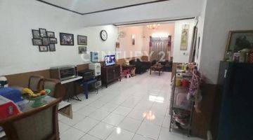 Gambar 4 Rumah Di Pinggir Jalan Raya Malaka, Jakarta Timur 