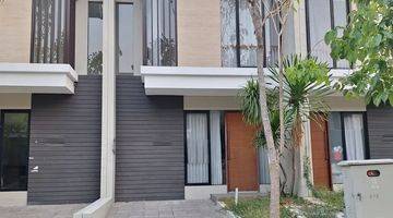 Gambar 1 Rumah Northwest Lake Park Central Hill Citraland Surabaya Barat