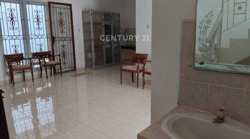 Gambar 2 Di Sewakan Rumah Cantik Furnished Cluster Harapan Indah Regency 