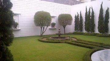 Gambar 4 Nice Formal Garden House in Strategic Area Prapanca