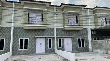 tampak depan dijual rumah cantik daerah jalan