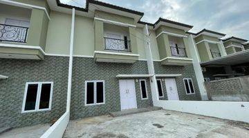tampak depan dijual rumah cantik daerah jalan