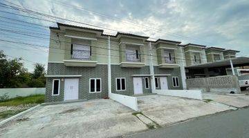tampak depan dijual rumah cantik daerah jalan
