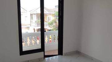 Gambar 5 Rumah 2 Lantai Bagus Unfurnished di Kota Wisata , Jakarta Timur