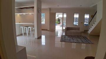 Gambar 2 Disewakan Rumah Hoek Baru Renov Semi Furnished di Green Lake City