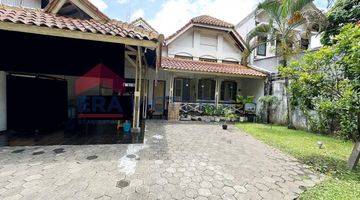 Gambar 2 Rumah Kolonial Area Klojen, Ada Bangunan Paviliun, Kondisi Rumah Cukup Terawat, Tengah Kota Malang. 