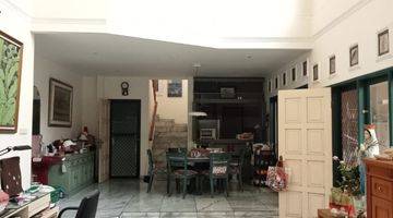 Gambar 2 Rumah 2 lantai dalam komplek yang tenang