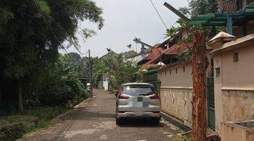 Gambar 1 Rumah 2 lantai dalam komplek yang tenang