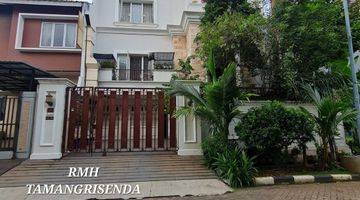 Gambar 5 Rumah minimalis 3 lantai hadap taman  di taman grisenda