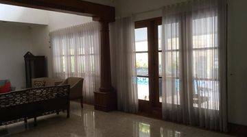 Gambar 5 Disewakan Rumah Kemang Furnished Bagus Kolam Renang