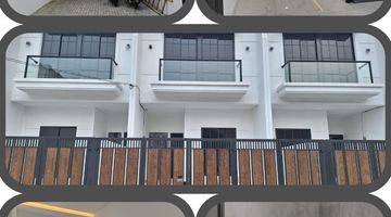 Gambar 1 J1731-Cb35+ Rumah Baru 2 Lantai 5x20/130 M2 Carport 2 Mobil Kavling Dki