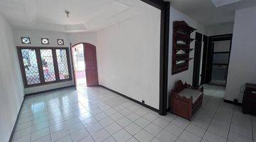 Gambar 4 Rumah Bagus Unfurnished SHM di Tubagus Ismail, Bandung