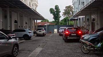 Gambar 1 Rumah 2,5 lantai Daerah Krakatau