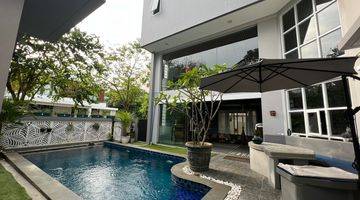 Gambar 1 Dijual Rumah Elegan Full Furnish Dengan Kolam Renang di Bsd