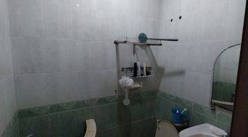 Gambar 2 ** Rumah di Jelambar 2 Lantai SHM Butuh Renovasi Selatan**