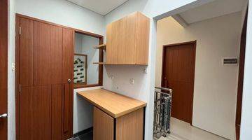 Gambar 2 Dijual Rumah 3 Lantai dekat TB Simatupang Minimalis Cozy (IR)