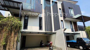 Gambar 2 DIJUAL 
TOWN HOUSE 
MEWAH AREA CILANDAK