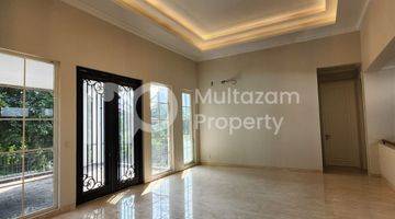 Gambar 4 For Sale
Brand New White House
Patra Kuningan 
Jakarta Selatan