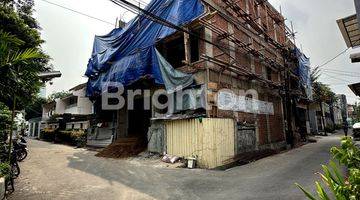 Gambar 1 Rumah Baru Indent Tanjung Duren Sisa 2 Unit, 3 Lantai Row 2 Mobil