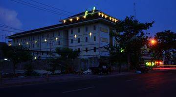 Gambar 1 Bangunan Hotel di Jalan Dewi Sri