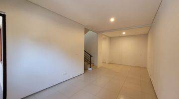 Gambar 4 Rumah 2 Lantai Bagus Unfurnished SHM di Setraduta, Bandung