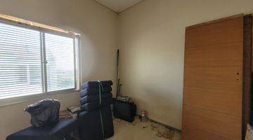 Gambar 3 Rumah Bagus Unfurnished SHM di Setraduta, Bandung